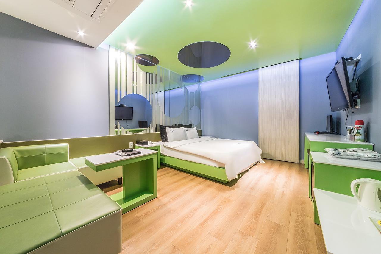 Danube Hotel ซูวอน ภายนอก รูปภาพ